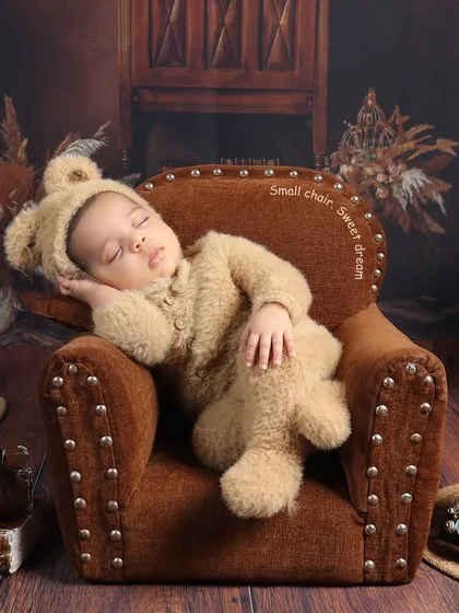 A glimpse into our creative setups. This cozy teddy bear theme shows how we use soft textures, charming props, and warm lighting to create an adorable and memorable scene for your little one.