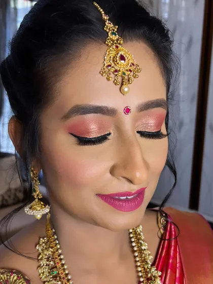 A detailed shot of the eye makeup for this Muhurtham look. The shimmering rose-gold eyeshadow is blended beautifully, and the long lashes add a touch of drama to the overall soft and pretty style.
