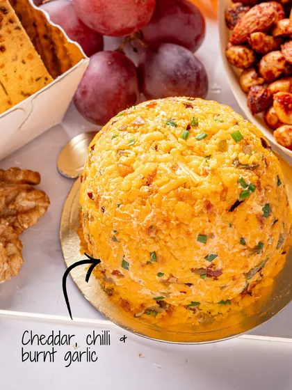 For those who like a little heat. My Cheddar, Chilli & Burnt Garlic cheese dome brings a creamy, savory kick that's perfectly balanced.