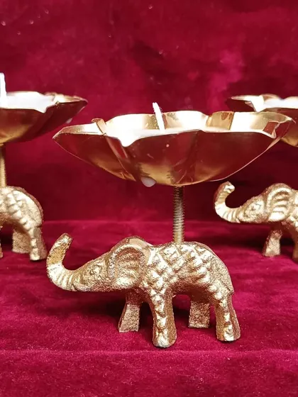 A front view of the elephant urli candle set.
