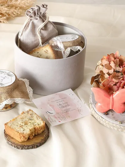This handcrafted hamper is a mix of sweet and savory, featuring our Orange & Almond Tea Cake, crunchy Sichuan Peanuts, and a jar of fudge cookies.