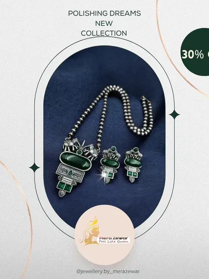 The 'Polishing Dreams' set in an elegant emerald green. This combination of silver and green is a timeless classic that always looks sophisticated.