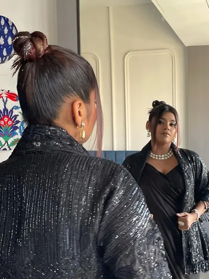 For a real boss lady vibe, I created this glitter top knot. It's a fun and edgy style for a party, with glitter gel applied to the bun for a sparkling finish.