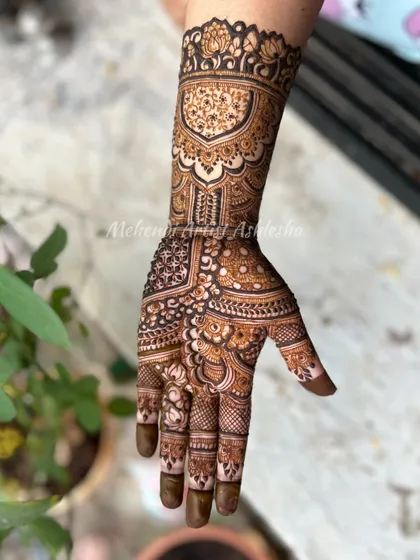A single hand from a sider mehendi design. The patterns are a mix of traditional and modern elements, creating a unique and beautiful look.