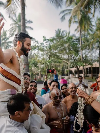 The playful spirit of a Tamil Iyengar wedding. These rituals are full of laughter and candid moments, and we love being in the middle of the action to capture authentic interactions like this.
