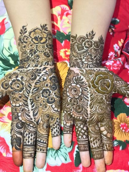 Bridal & Engagement Mehendi photo 18