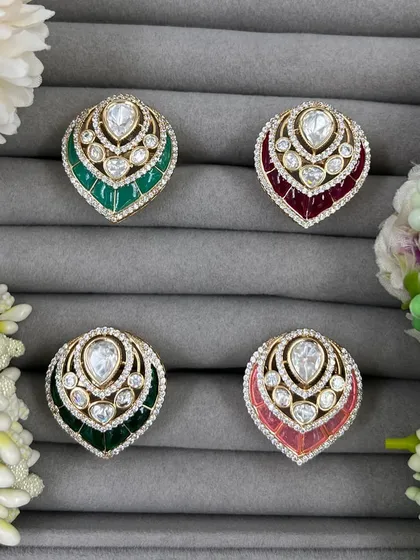 A tray showing the different color options for the leaf-shaped rings.