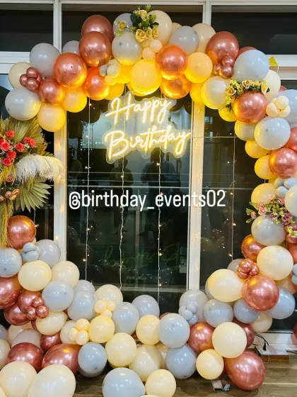 This shot highlights the floral and pampas grass details we can add to our ring backdrops for a more customized and decorative feel.