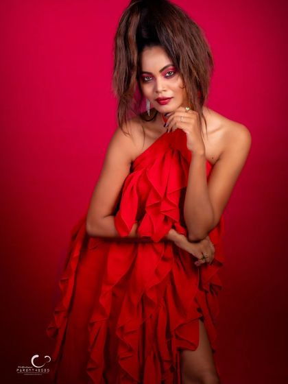 An intimate and alluring portrait, using the dress to create a sense of mystery and softness.