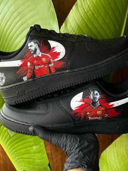 For all the Manchester United fans out there. This pair of custom black Nike Air Force 1s features detailed portraits of Bruno Fernandes and Kobbie Mainoo, complete with the team crest. I use high-quality Angelus paints to make sure the art is durable and vibrant.