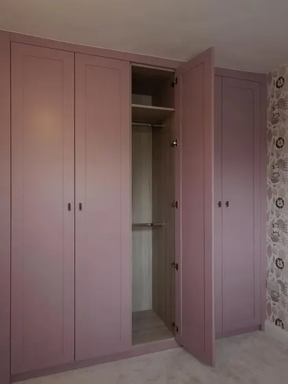 I brought a client's vision to life with this stunning baby pink wardrobe. The soft color, paired with a beige interior and clean lines, creates a space that is both playful and sophisticated.