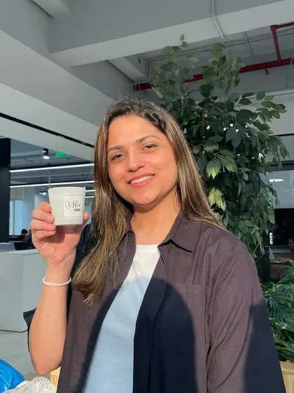 Another smiling face from our Nykaa Cosmetics event. We love seeing people enjoy the process of creating something beautiful with their own hands.