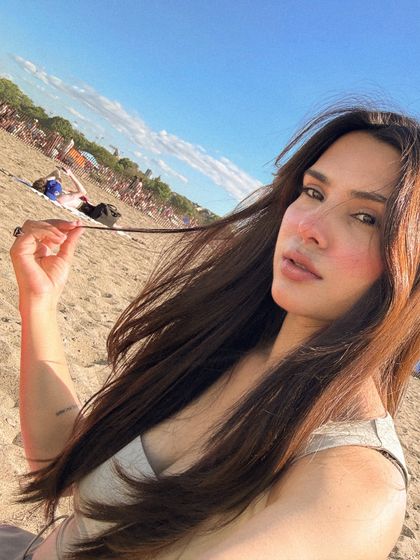 A beach selfie that captures a natural, sun-kissed makeup look. This type of content is ideal for brands promoting products for a fresh, minimal summer glow.