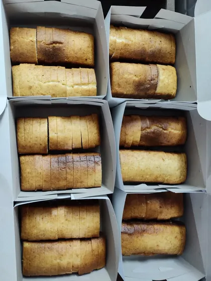For larger orders or events, I can pre-slice the loaf cakes and pack them in boxes for easy distribution. This makes them a convenient and delicious option for party favors or corporate gifts.