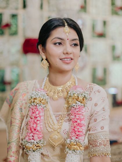 Modern Pastel & Ivory Brides photo 9