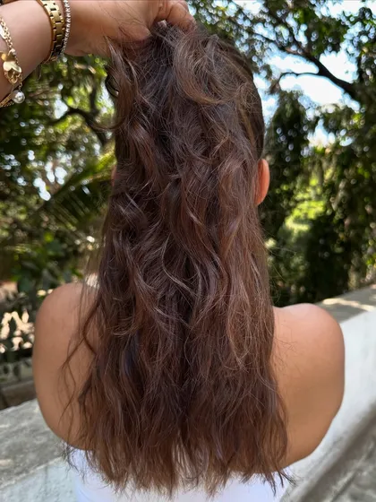 'Biscuit Brown' with a caramel drizzle for this stunner. It's a soft, medium brown base with delicate caramel highlights that add just the right amount of warmth and dimension.