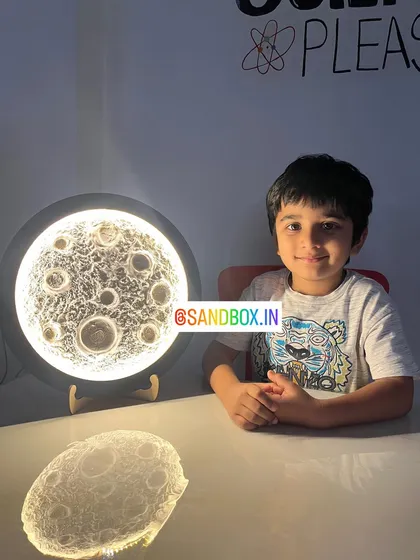 Another happy little astronaut with the moon he created all by himself. It’s amazing to see the focus and creativity that goes into each lamp, and the final glowing result is always a big reward.