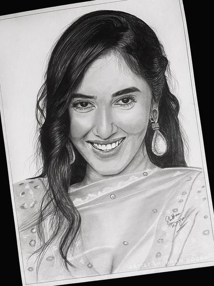 Hyper-Realistic Pencil & Charcoal Portraits photo 7