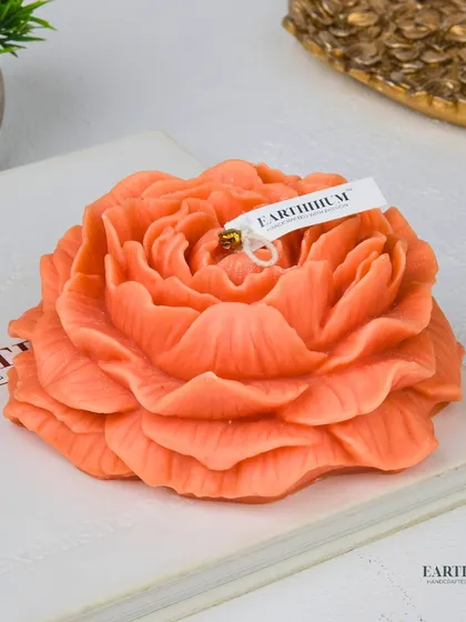 This large, freestanding Peony Flower candle is a true centerpiece. It's poured from soy wax and captures the delicate beauty of the flower.