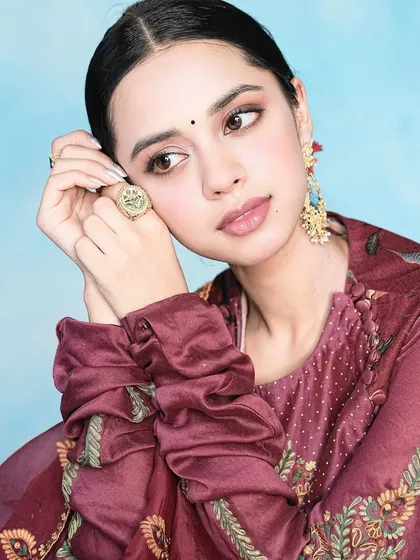 The wonderful Nitanshi Goel from the film Lapata Ladies, shining bright in my jewels. She is wearing a micromosaic ring for this festive look.