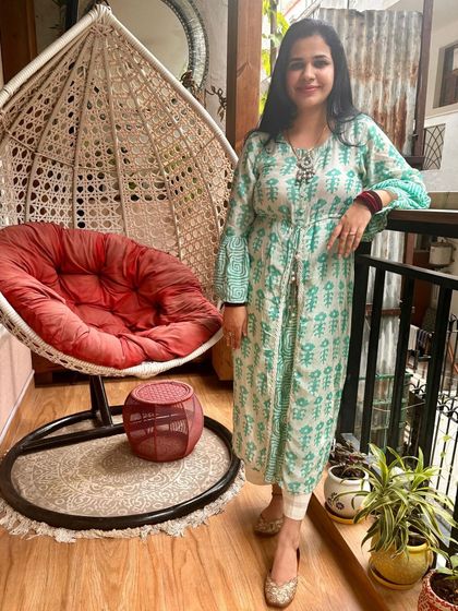 A full view of my Teej outfit against my balcony garden. The light green printed kurta with bell sleeves is from Myntra and it’s such an easy-breezy choice for a festive day at home.