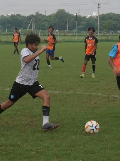 Our U16 players in a midfield battle during the RSA Cup. This demonstrates the physical and tactical challenges of competitive matches.