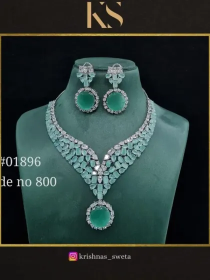 This American diamond set in a refreshing mint green is a modern and stylish choice. The color is perfect for spring and summer festivities.