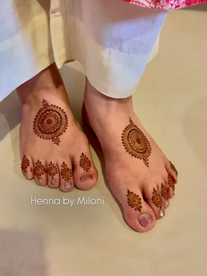 Another view of the minimal mandala foot design.