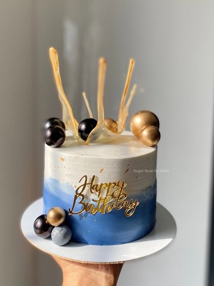 Elegant Floral & Minimalist Cakes photo 22