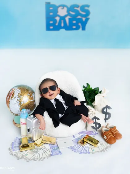 Who's the boss? This little one! I love bringing your fun and creative ideas to life, like this popular 'Boss Baby' theme. My studio is stocked with a wide variety of props to make your baby's first photoshoot truly unique and personal.