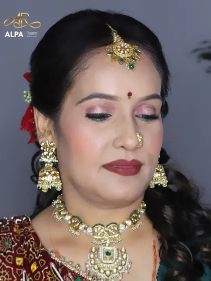 A close-up on the eye makeup for mature skin. I use soft, flattering shades and avoid heavy glitter to create a sophisticated look.