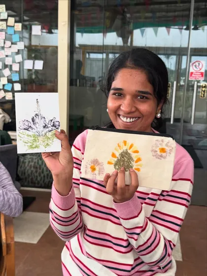 A happy participant from our Teach For India workshop, proudly showing off her finished flower-pounded pouch and greeting card. It’s so rewarding to see people create items they can use and cherish.
