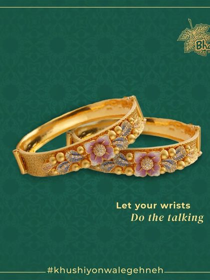 An exquisite antique kada set adorned with delicate pastel spray Meena and shimmering CZ diamond work. The dull matte finish and subtle texture add a unique charm and sophistication.