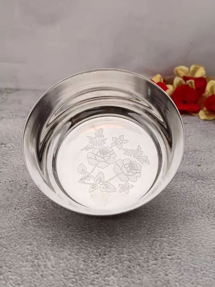 A close-up of the SS floral design bowl, showing the delicate etching that adds a touch of class.