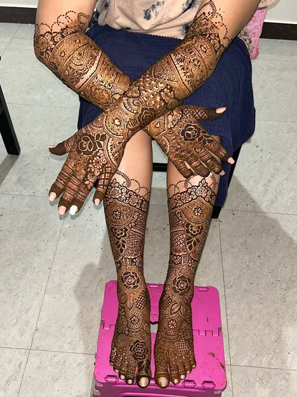 Another view of the full bridal look. The designs on the hands and feet are coordinated, creating a cohesive and stunning appearance.