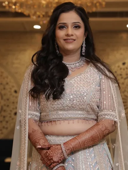 Transforming brides into their dream selves. This soft and subtle engagement look with open hair is perfect for the modern bride.