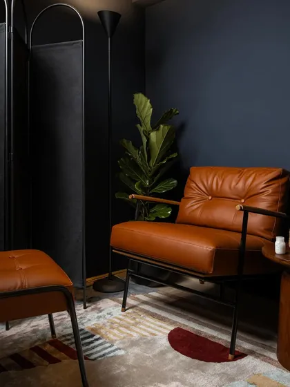 A private, comfortable nook within the ARVA clinic. We believe great design is found in these details, creating dignified and discreet spaces for sensitive consultations. The use of rich textures and soft lighting ensures every corner of the clinic feels safe and personal.