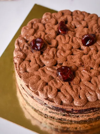 Fall in love with our 'Cherry & Chocolate' cake. This rich chocolate cake is layered with a delicious cherry filling and topped with chocolate cream and juicy cherries, a classic combination that never fails.