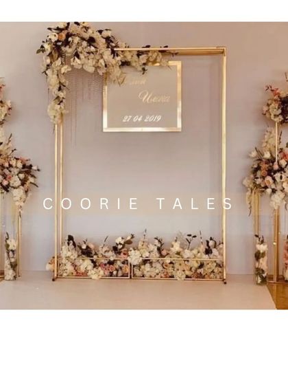 A modern and minimalist floral frame for a sophisticated engagement or wedding event. This clean design uses a golden metallic structure adorned with white and blush flowers for an understated yet elegant statement.