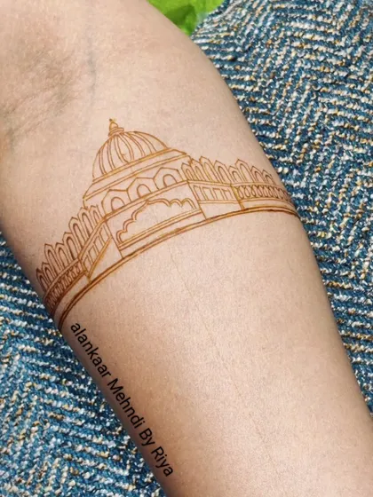 The very first outline of a palace arm band, showing the clean and precise foundational work.