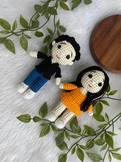 A sweet mini couple replica doll set, perfect for an anniversary or just because. Even in a smaller size, I focus on getting the details of their outfits and hair just right to make it a truly personal gift.