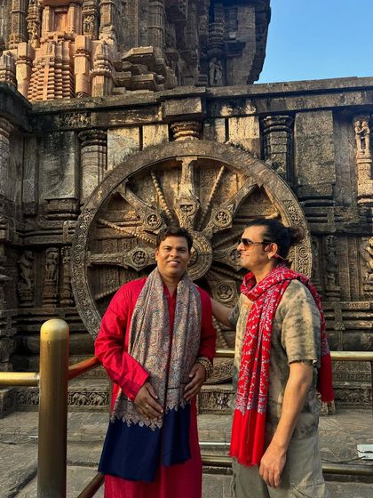A timeless moment with the eternal Sonu Nigam ji at the Konark Sun Temple. His devotional songs were a huge part of my childhood and guided me toward my spiritual path.