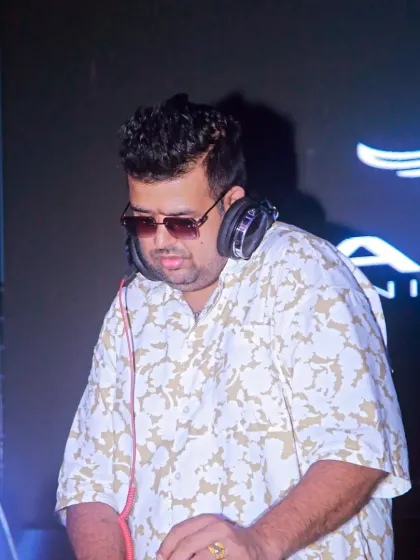 Another angle from my Saturday night residency. It's all about concentration and feeling the rhythm.