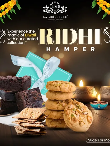 Experience our accessible luxury with the 'Ridhi Hamper'. This beautifully curated box is filled with our freshly baked brownies, butter vanilla cookies, and multigrain crackers, making it a perfect festive treat.