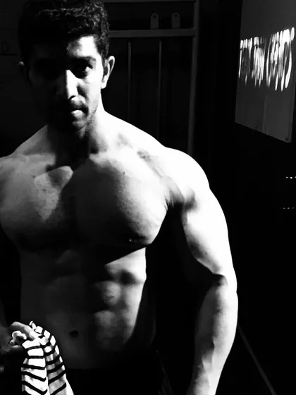 Black and white mode. A moody shot that emphasizes the shape and size of the muscles.