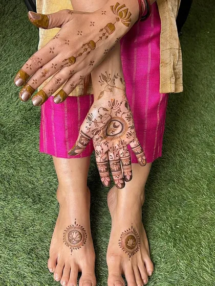 A different angle of the Yin-Yang design, showing how it sits beautifully in the palm. The feet feature simple lotus mandalas for a coordinated feel.