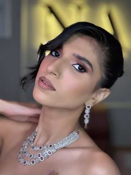 Signature Bridal Looks: Soft & Modern Glam photo 5