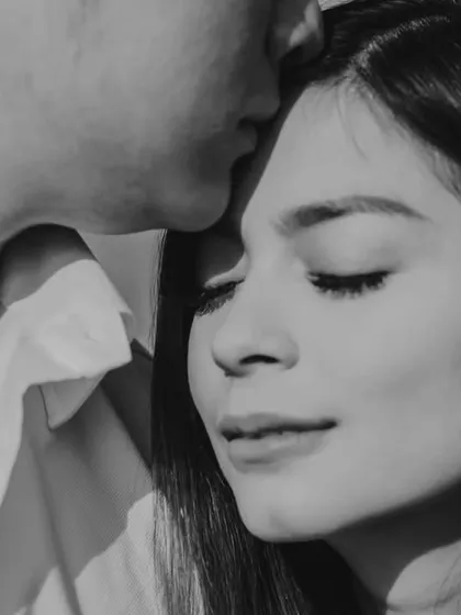 A tender forehead kiss captured in a beautiful black and white portrait. This intimate moment from a Delhi pre-wedding shoot is both timeless and full of emotion.