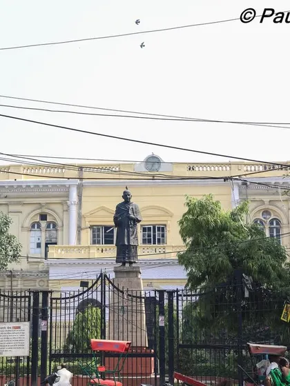 The Town Hall building, which stands opposite Nai Sadak. The history of these streets reveals fascinating stories about the social and economic life of colonial Delhi.