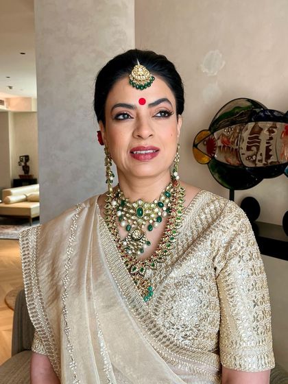 Regal and elegant. This mother of the groom's look is classic and powerful, with beautifully defined eyes and a traditional bindi.
